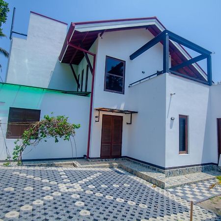 Sri Lanka Villa Dsr , Wennappuwa Exterior photo